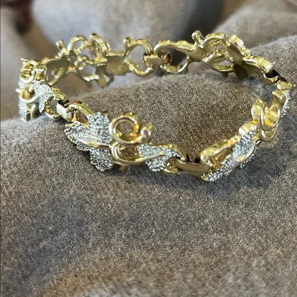 Sarah Coventry Two-toned Leaf Bracelet - Picture 4 of 6